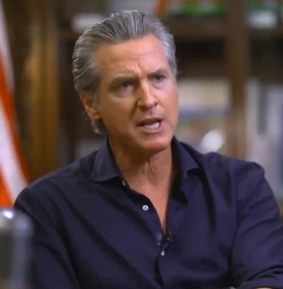 Imagen de Gavin Newsom dice Los más ricos de este país están vendiendo este país.

Tenemos un Congreso sumiso, universidades que se doblegan y bufetes de abogados que venden su alma.